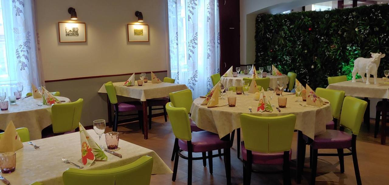 Hotel De Bourgogne La Clayette Экстерьер фото